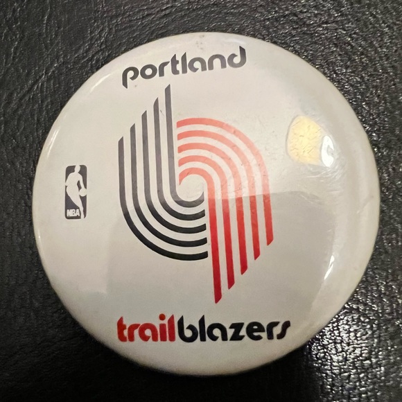 Portland Trail Blazers Vintage NBA Basketball rip city logo pin pinback button - Picture 3 of 4